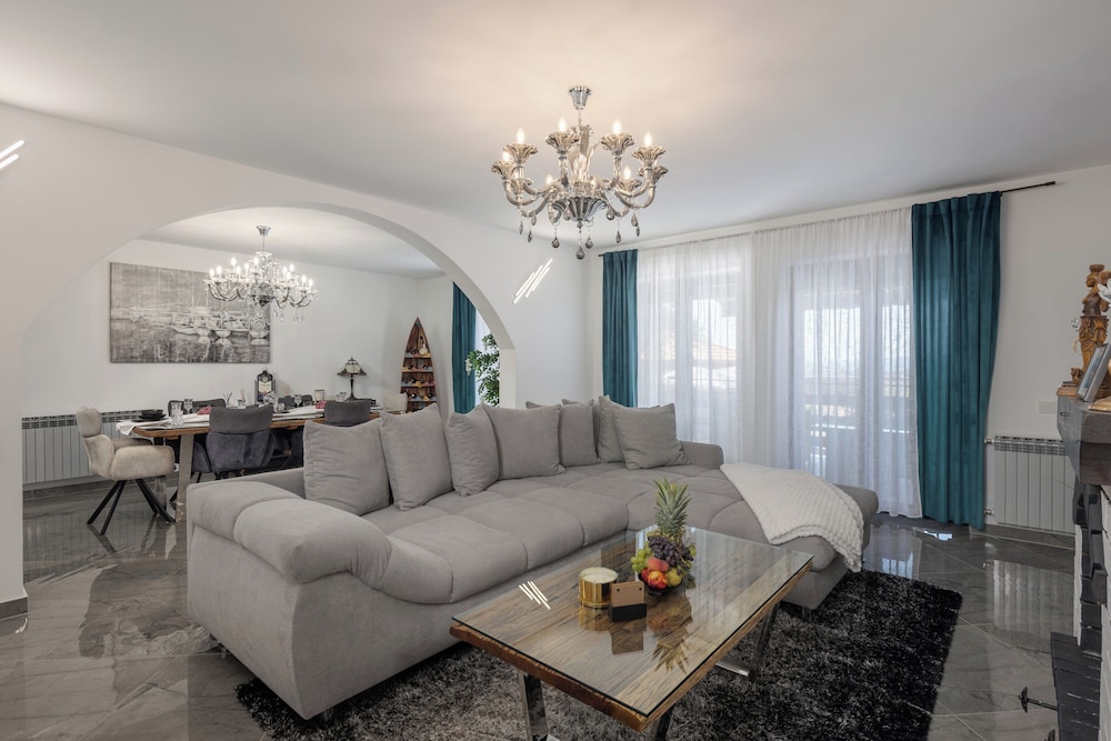 Villa Natali With Pool And Sea View