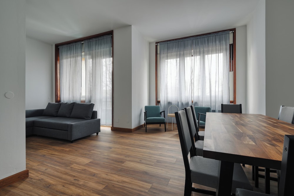 JOIVY Welcoming 3BR Flat in Milan Centre