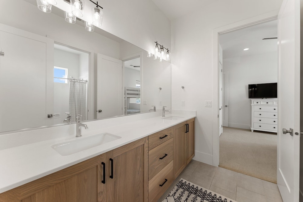Villa #26 At Bloomington Country Club - Sunset Retreat 4 Bedroom Townhouse