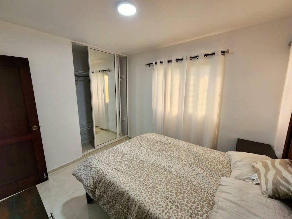 Charming 3-bed Apartment 2 Bano Aire Acondicionado view 2
