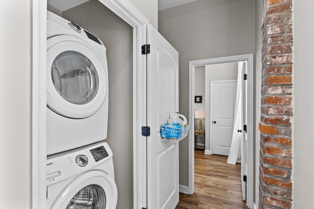 St Louis Vacations - Alluring City Escape Right JZ Vacation Rentals - Property Image 10