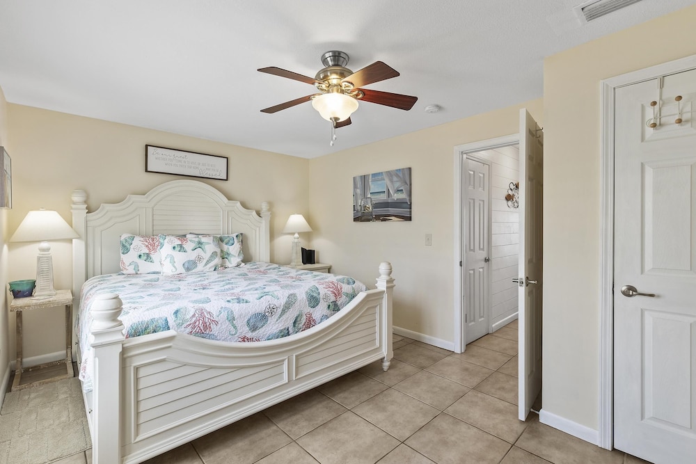 Colony Beach Club 125