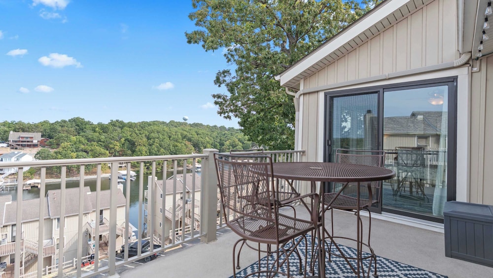 Indian Pointe Lake View Pets!