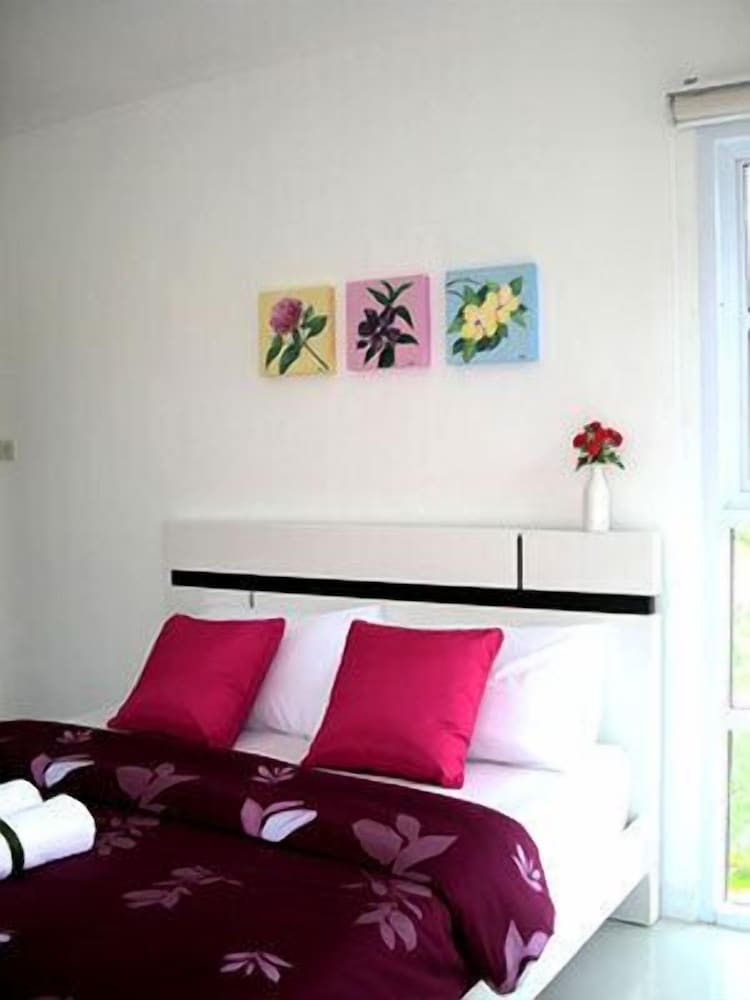 Baan Rim Klong Resort