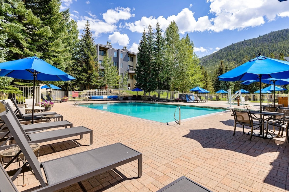 1483 Lakeside 1 Bedroom Condo