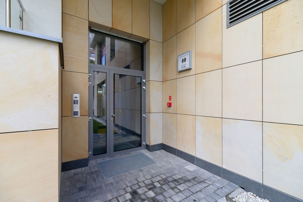 Grzegorzki Park Apartment by Renters view 3