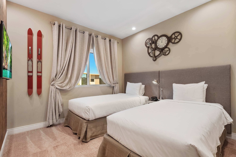 Chic Disney Villa Stunning Patio, Resort Amenities & Minutes From Parks
