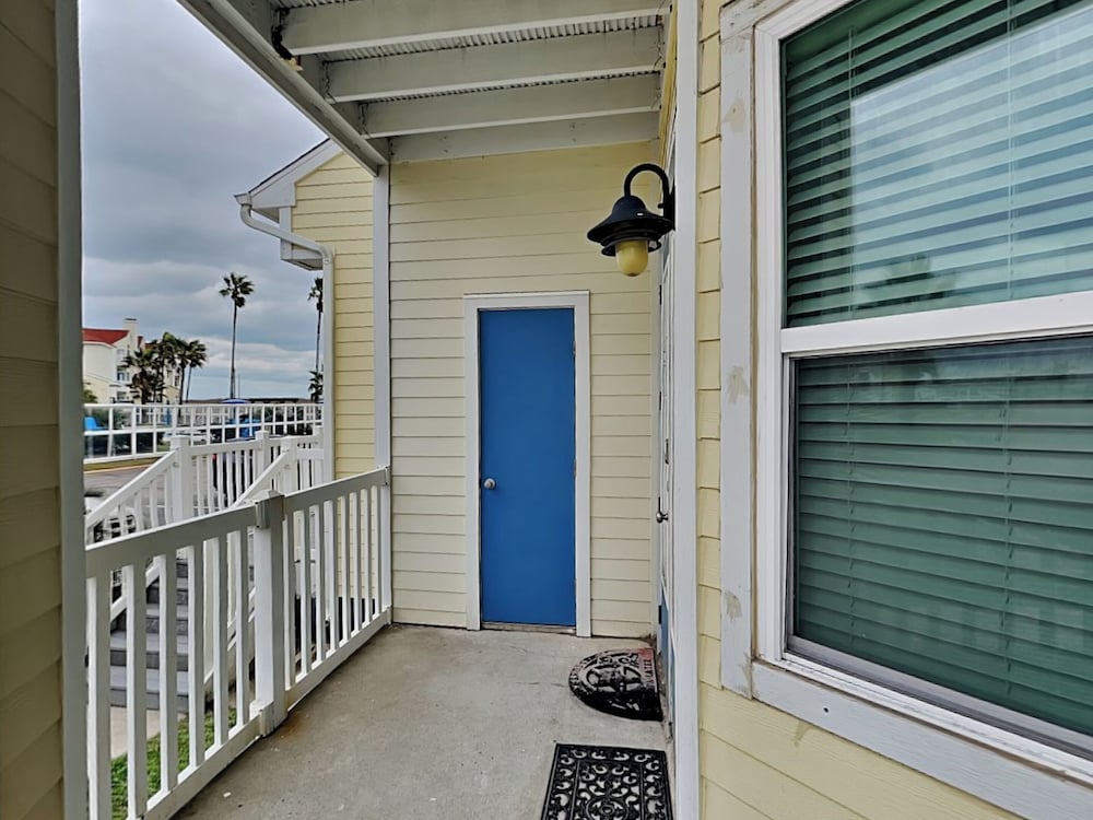 The Lazy Turtle by Silver Sands Vacation Rentals