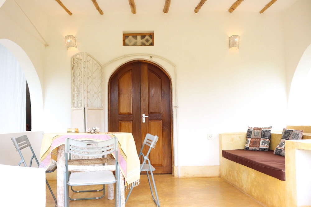 Captivating 1-bed Apartment, With a Nice Garden view 4