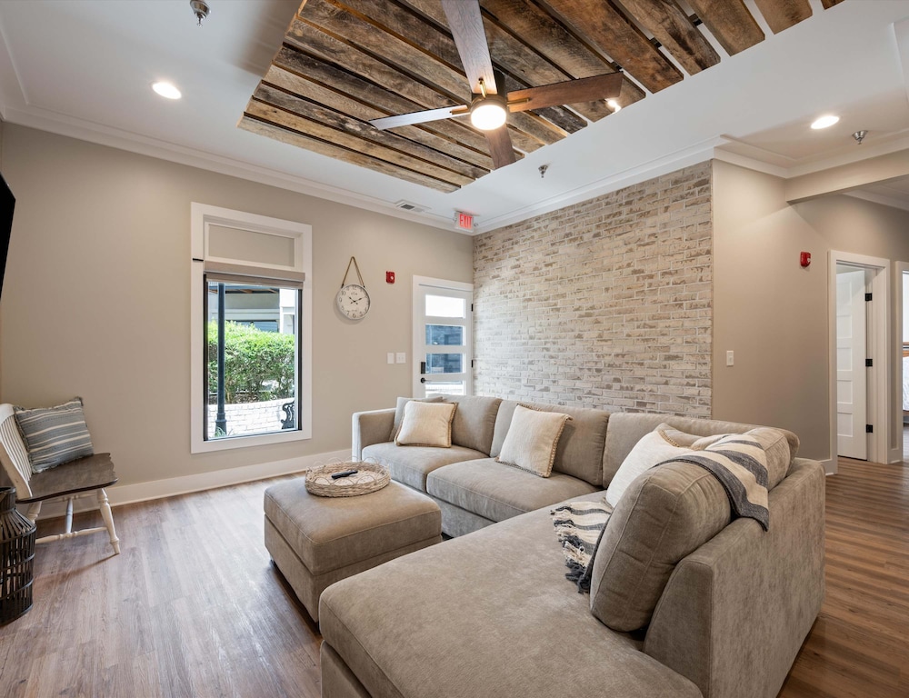 Carters Court Grand Escape