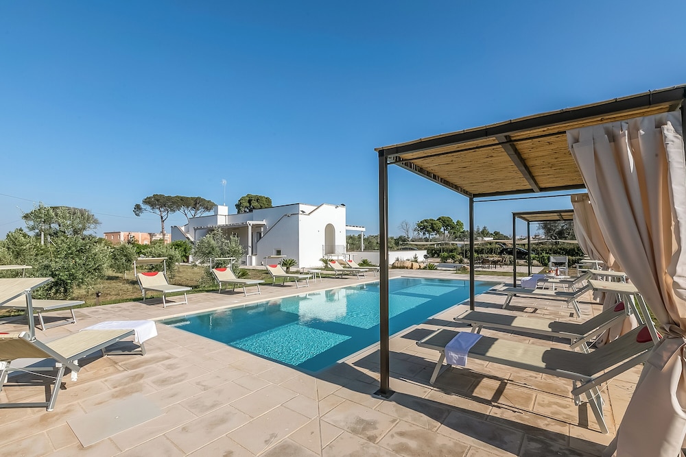 Villa Elysium With Pool And Garden