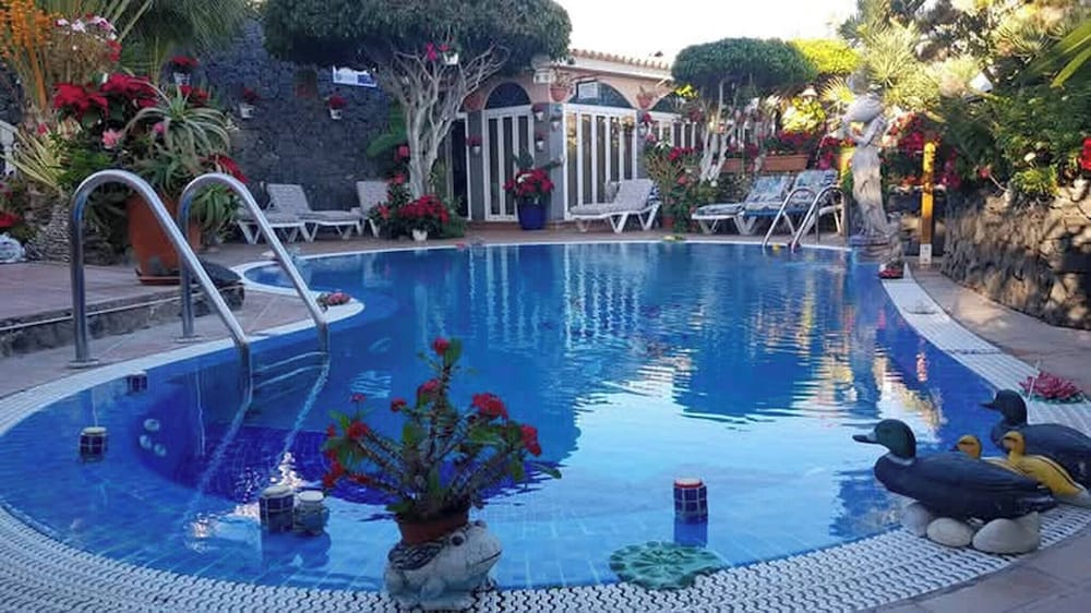Relax in El Médano's Modern Sea View Apartment