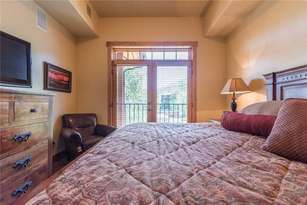 6307 Bear Lodge, Trappeur's Crossing Apartment 3