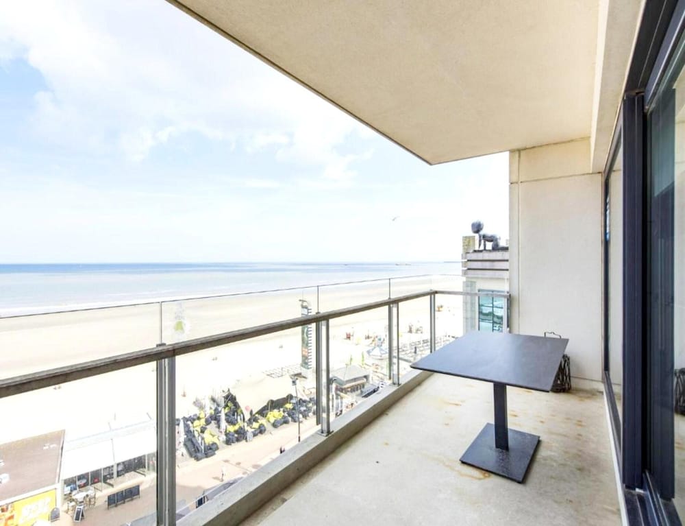 Coastal Comfort With Parking