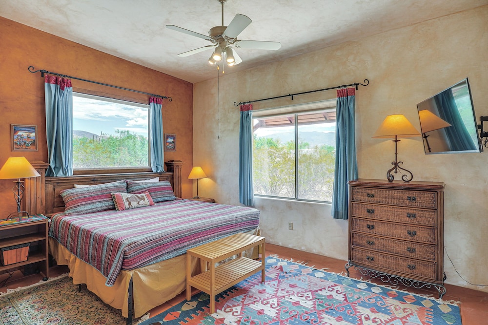 Chic Tucson Casita w/ Deck & Panoramic Views!