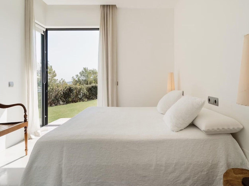 Modern Villa With Minimalistic Decor