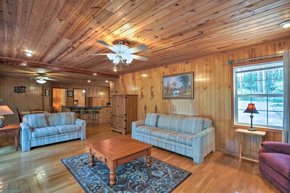 Pet-friendly Toccoa Home w/ Deck  Lake Access! - Property Image 16