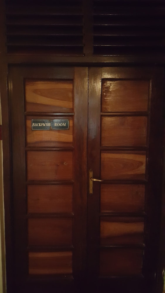 Q-Bar & Guest House