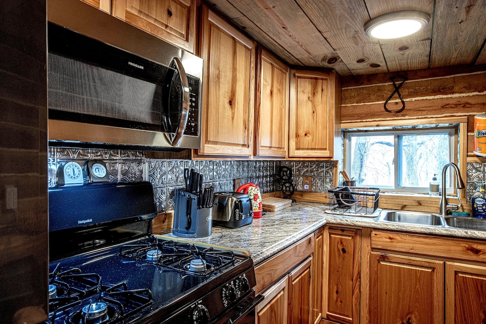 Bear Creek Lodge and Cabins in Helen Ga - Pet Friendly, River on Property, Walking Distance to downtown Helen