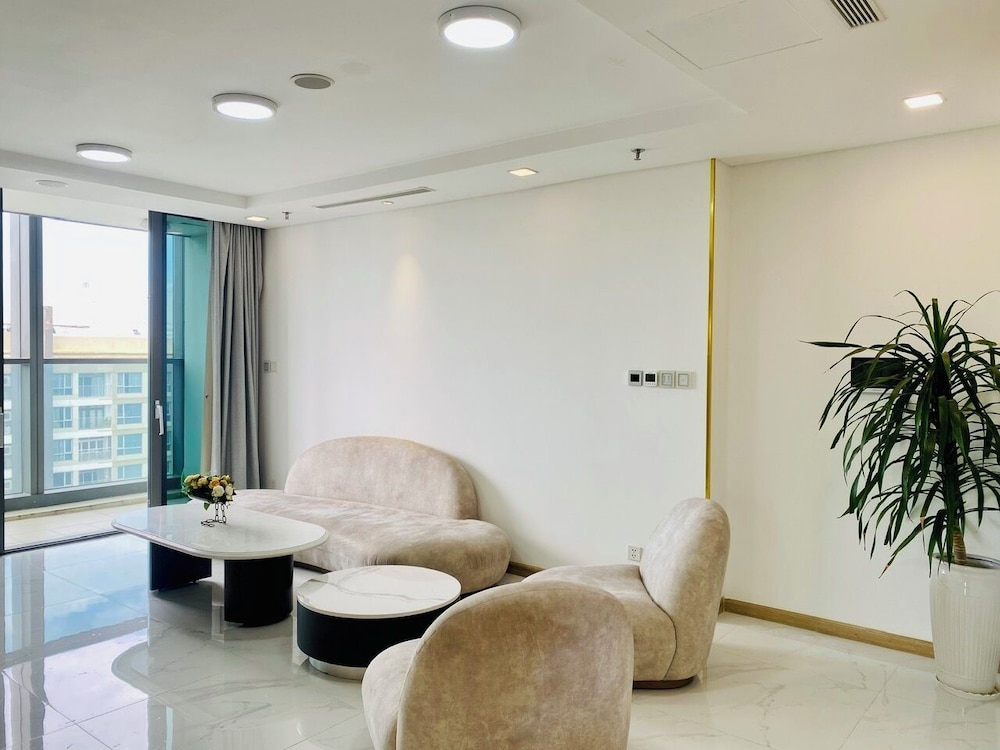 Serenity Serviced Apartments-Landmark 81