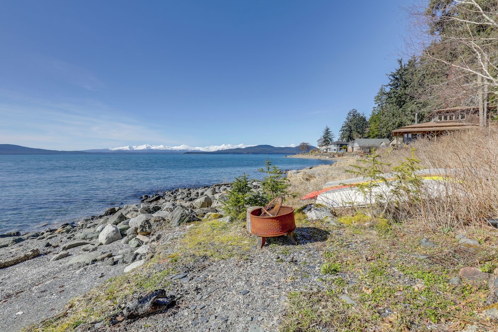 9 Mi to Mendenhall Glacier: Waterfront Juneau Home