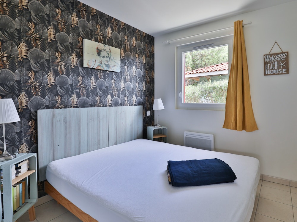 Stylish Villa in Parentis-en-born