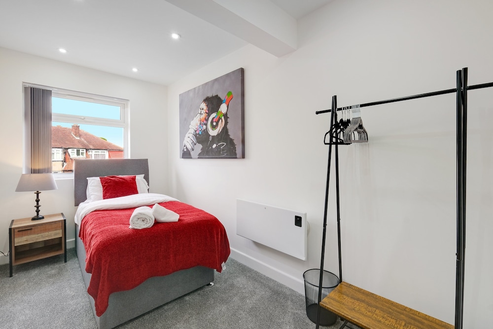 Newly Converted 3 Bed Apt. in Hounslow