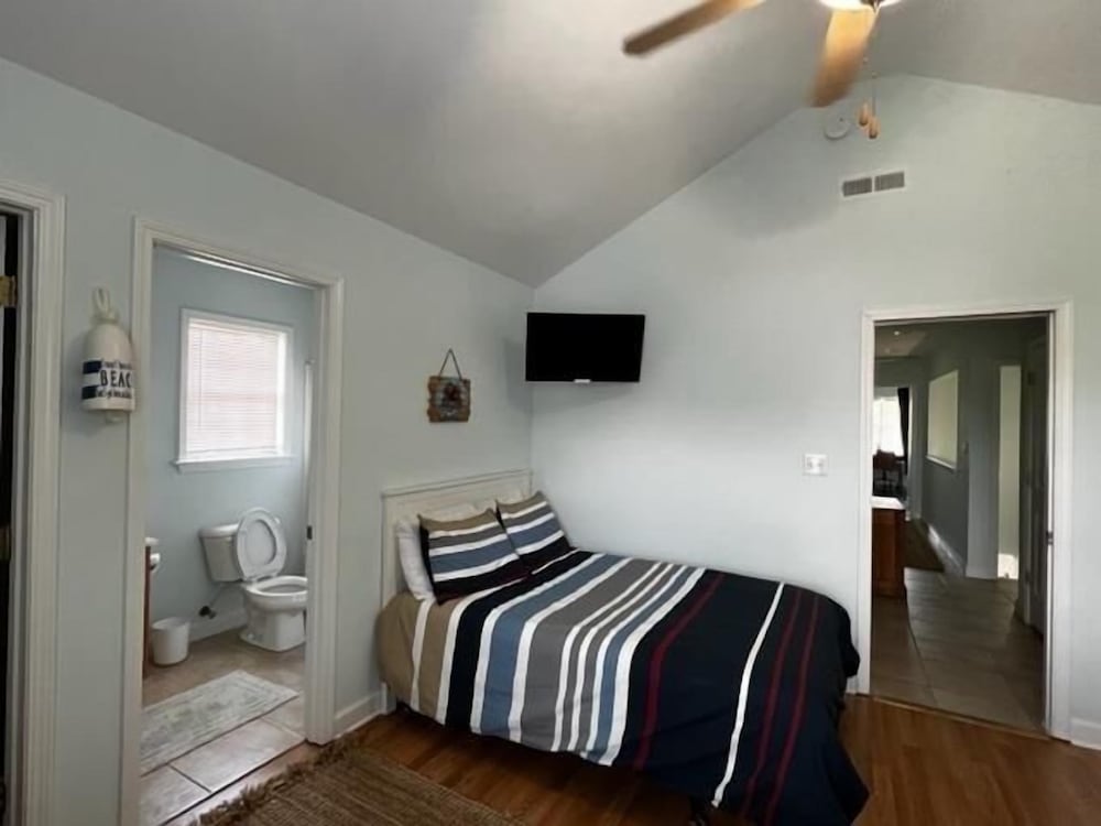 121 B 7th Ave South 4 Bedroom Home by RedAwning view 5