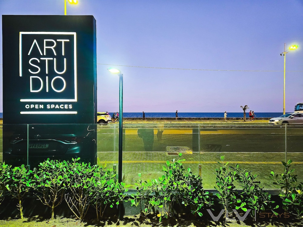 Art Studio by VLV Stays