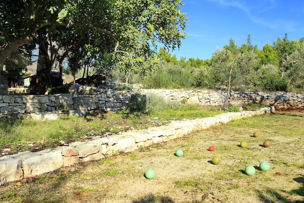 Photo 33