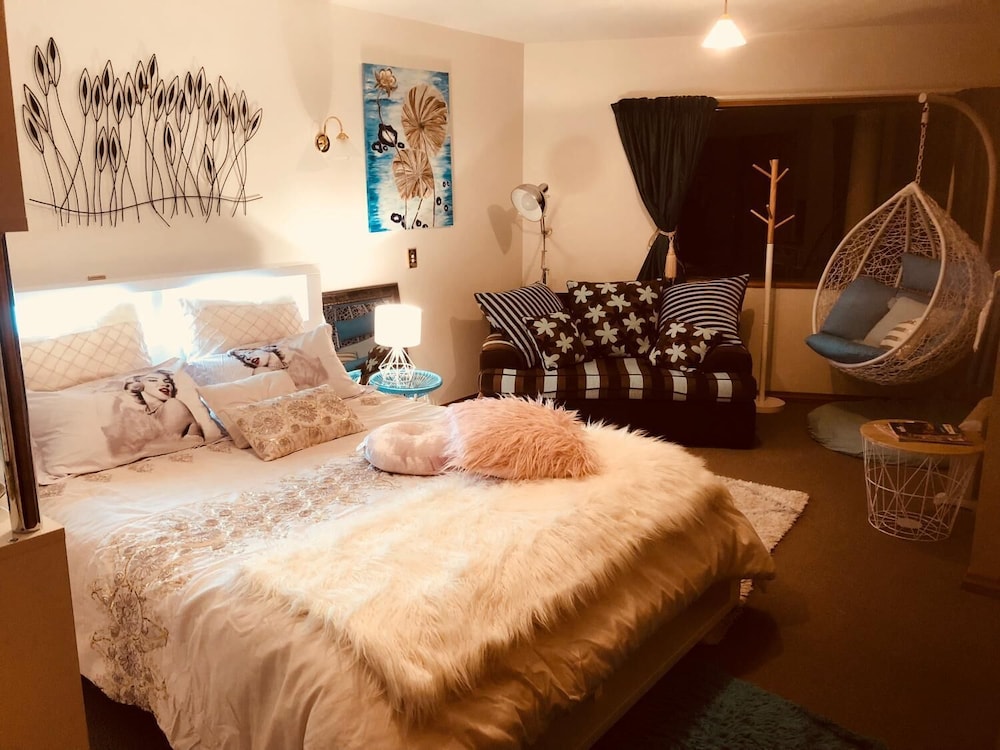 Breakfast at Tiffany's B&B