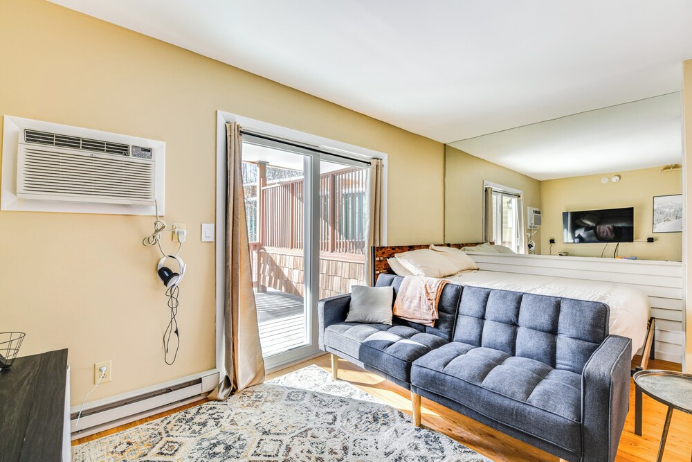 4 Mi to Stowe Mountain Resort: Studio w/ Balcony
