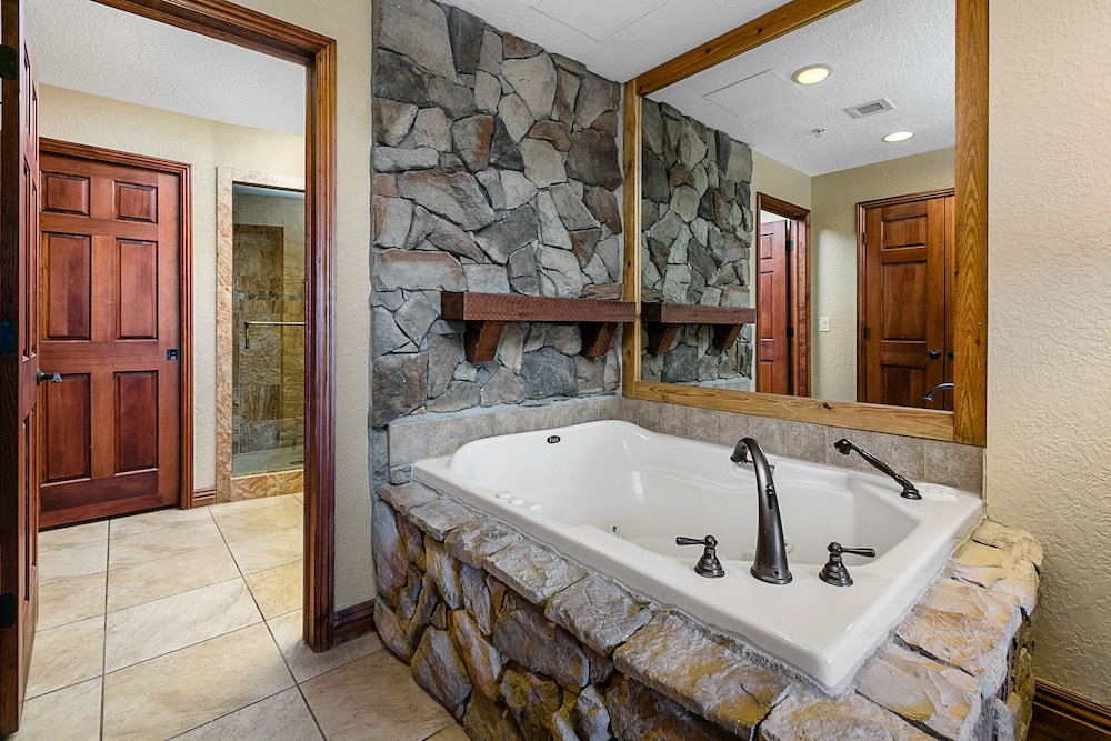White Pines 2BD at Westgate