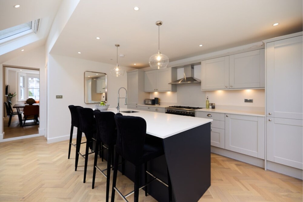 The Shepherd s Bush Wonder - Trendy 4bdr Home With Garden Terrace