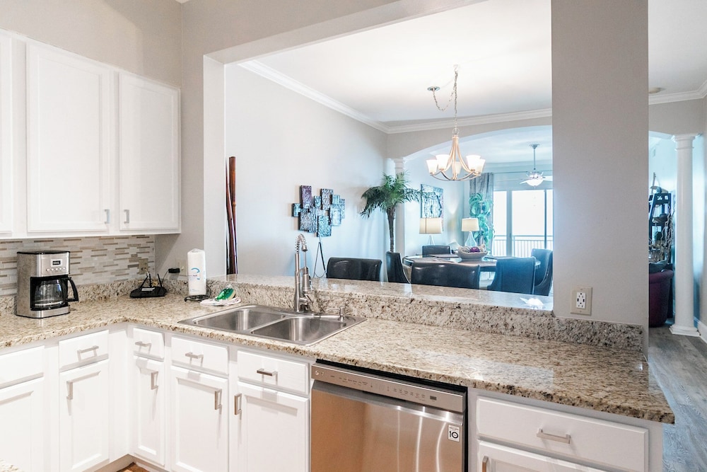 Penthouse Condo in Legacy Tower 1-1403 - Beachview 3 Bedroom 2 Bath Furnished