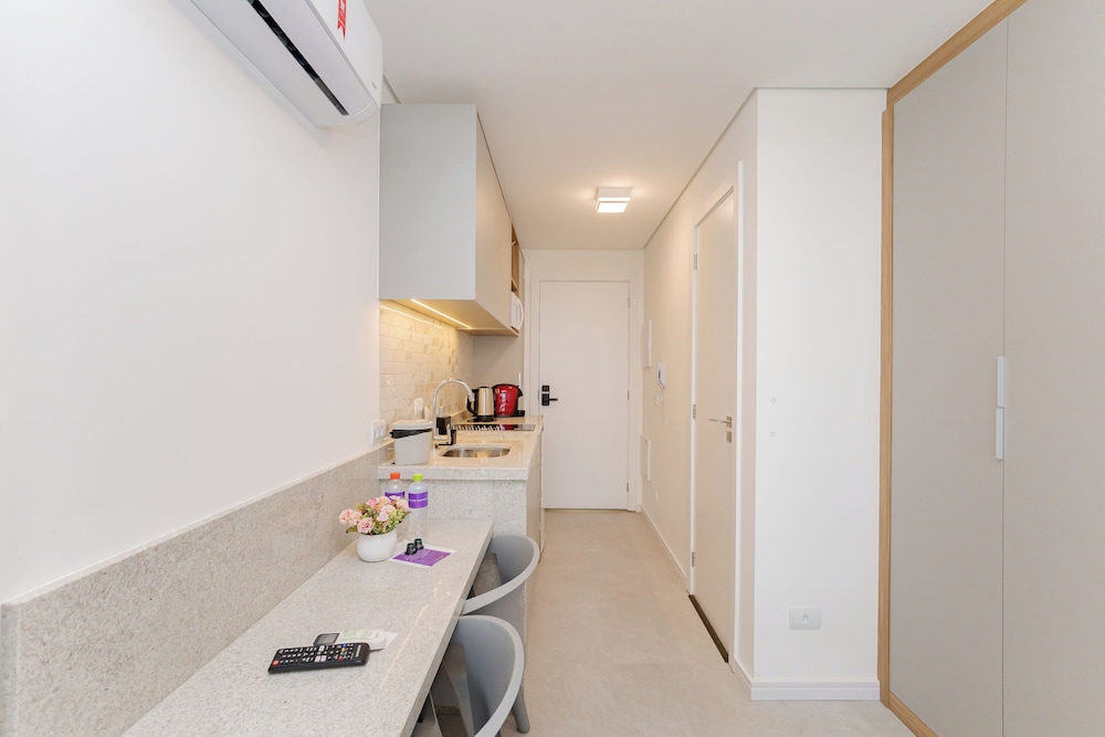 Modern and Comfortable Studio at Benson Supermall Mansion Apartment