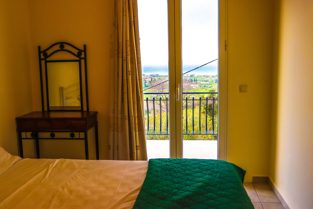 Orizontas Studios and Apartments view 2