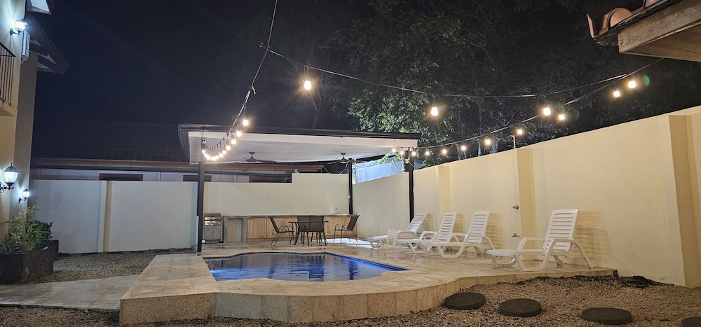 Freshly Updated 3BR With Pool Walk to the Beach Casa Luz de Luna