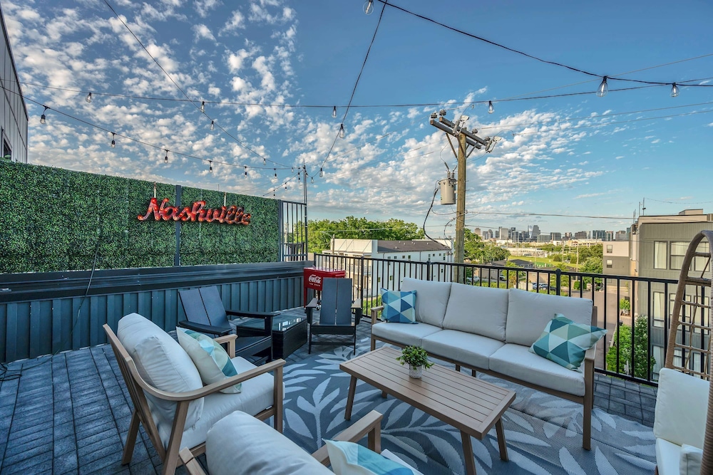 Brand New City Views Karaoke Room Near Downtown