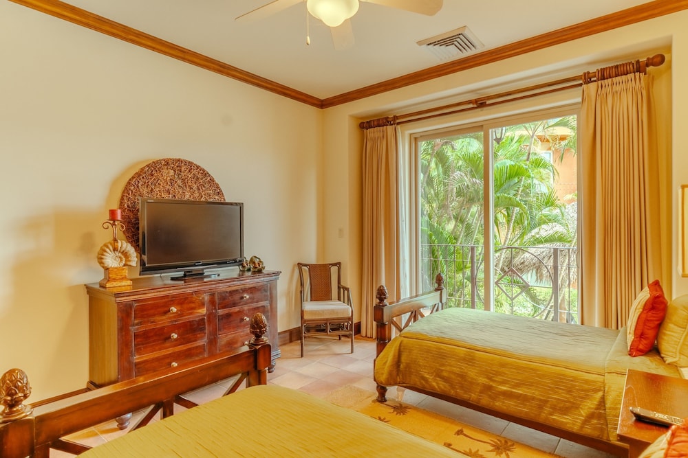 CR Luxury Montebello 1D 3 Bdrm