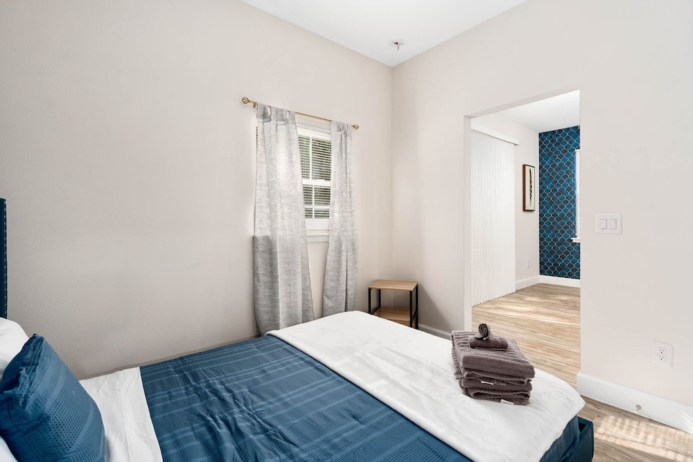 Super Luxe- Sleeps 17 W Designs Near Disney