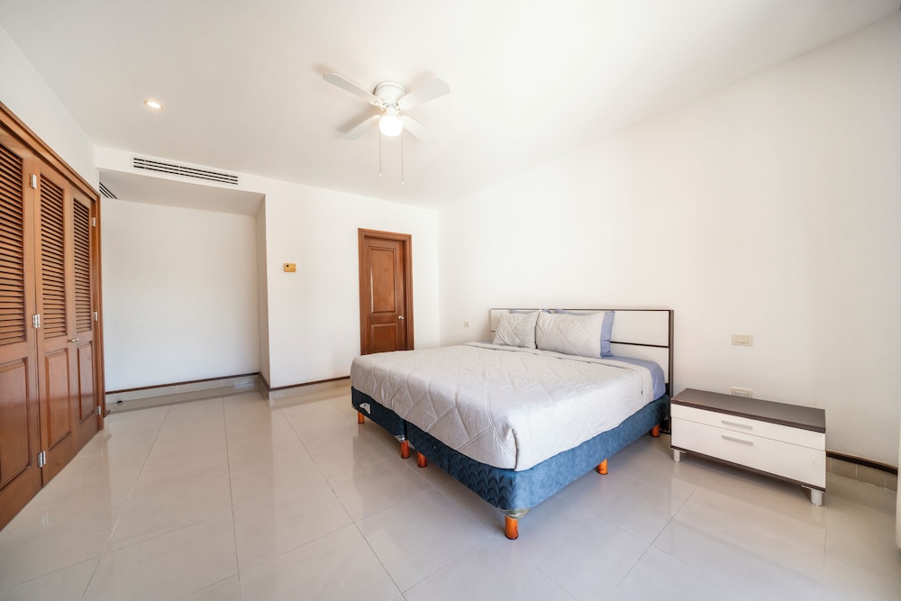 Luxury 1 BR Condo with Pool - Kaan 304