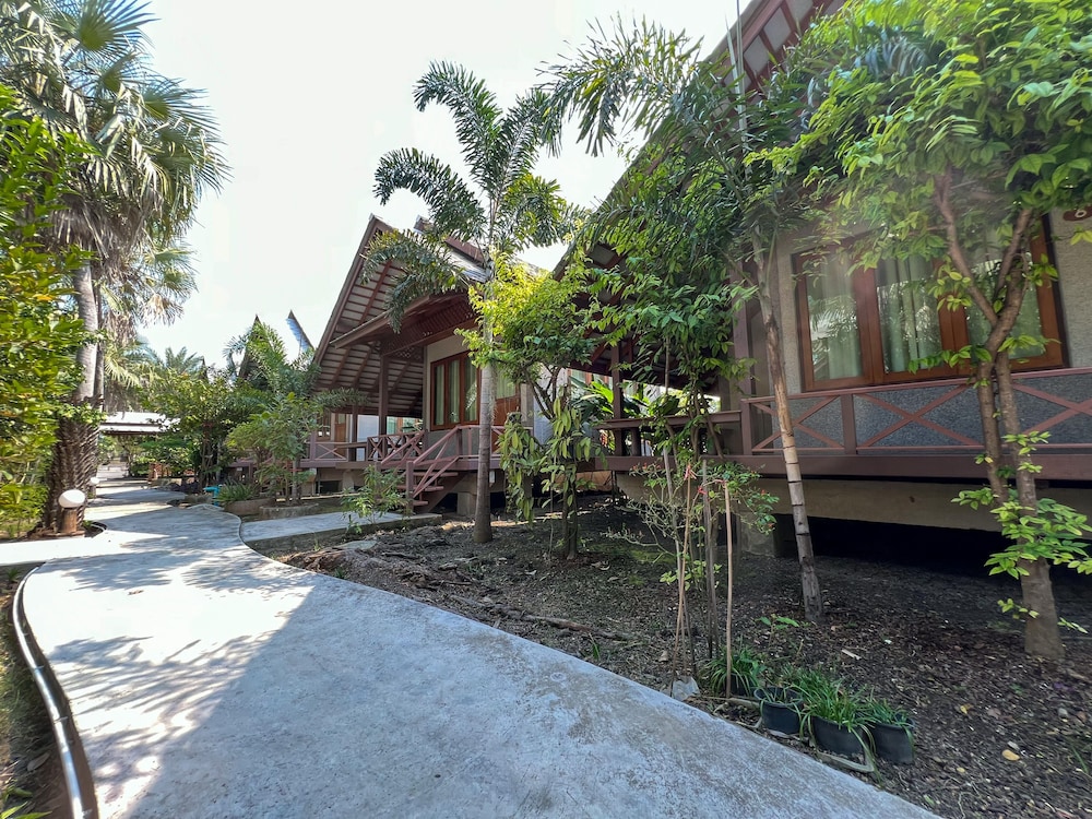 Baan Siriporn Resort