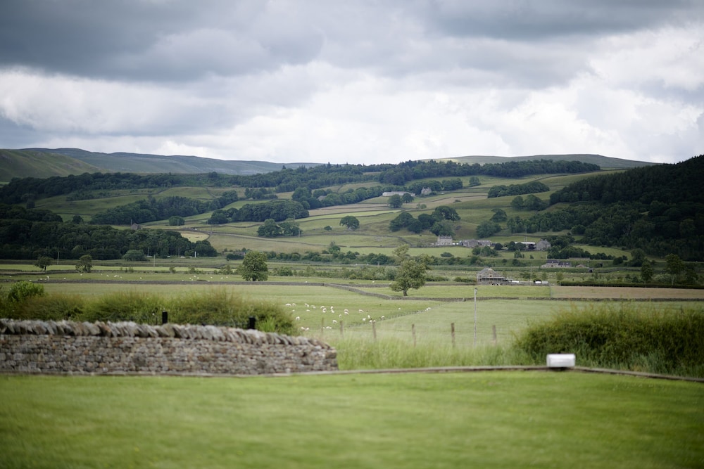 Whernside Lodge