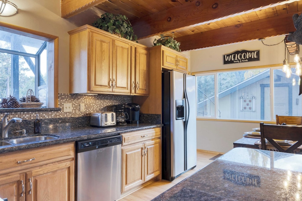 Lakeside in Bearadise by Avantstay Gorgeous Mountain Cabin in Boulder Bay!