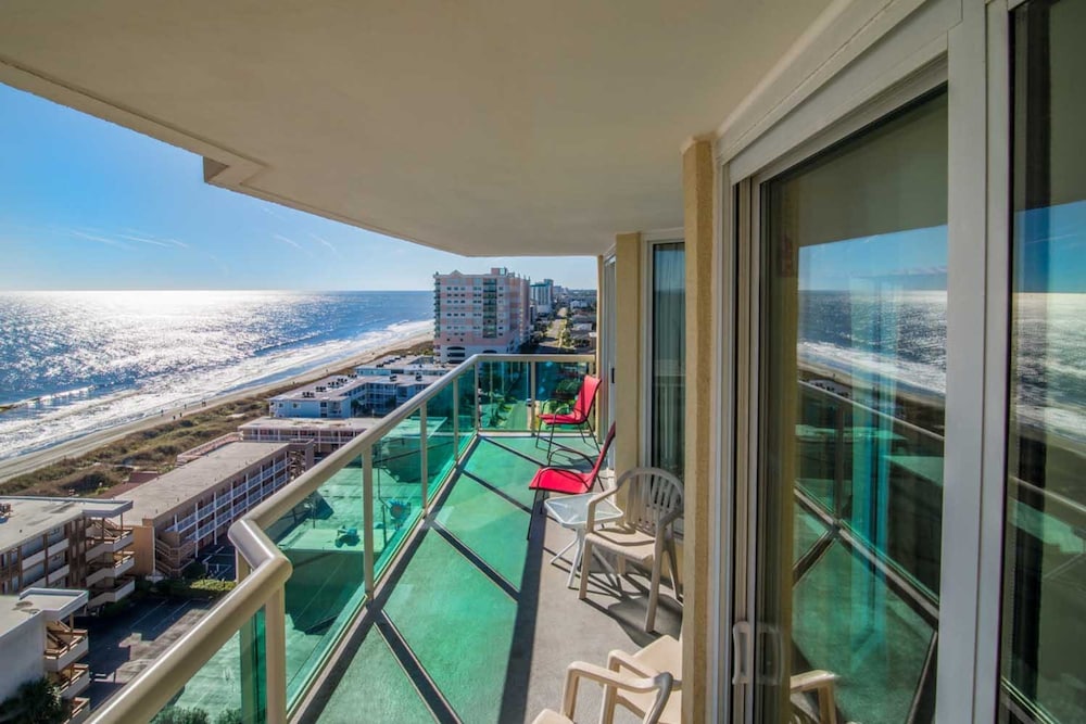 Malibu Pointe by Condo-World