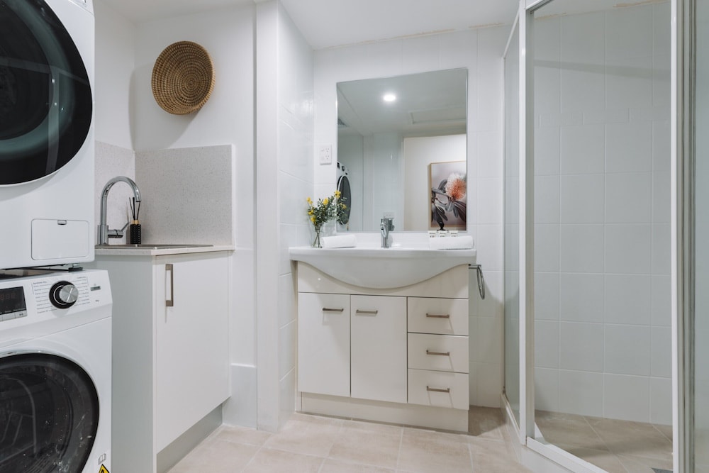 Lakeside 3-bed Apartment With Jacuzzi