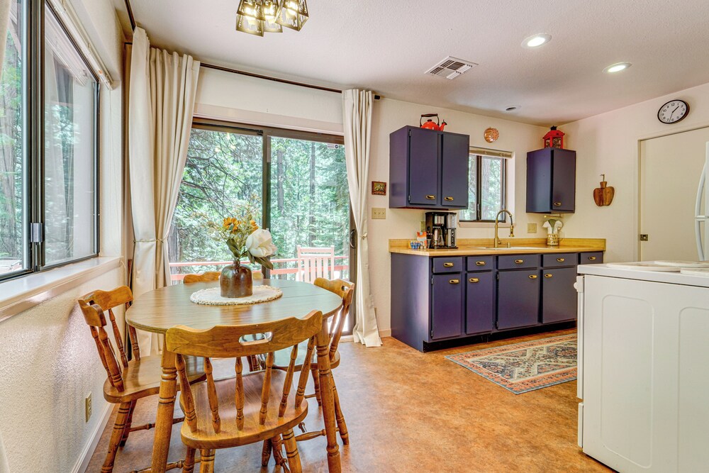 Hike & Ski! Cabin 20 Mi to Soda Springs Mtn Resort