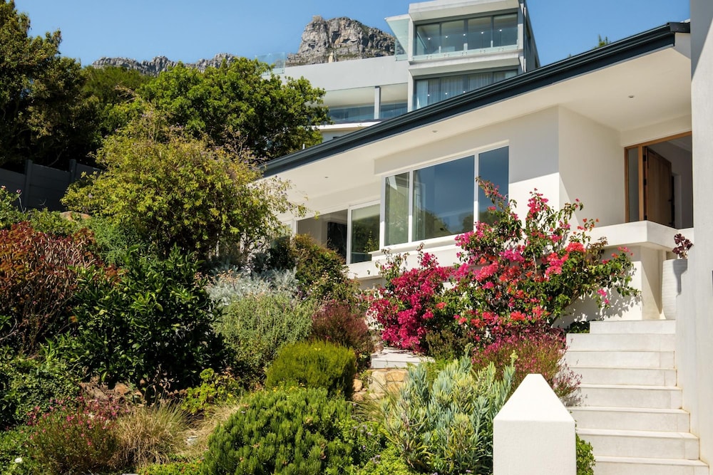 Camps Bay Villa w Pool Gym Studio Aqua Terra
