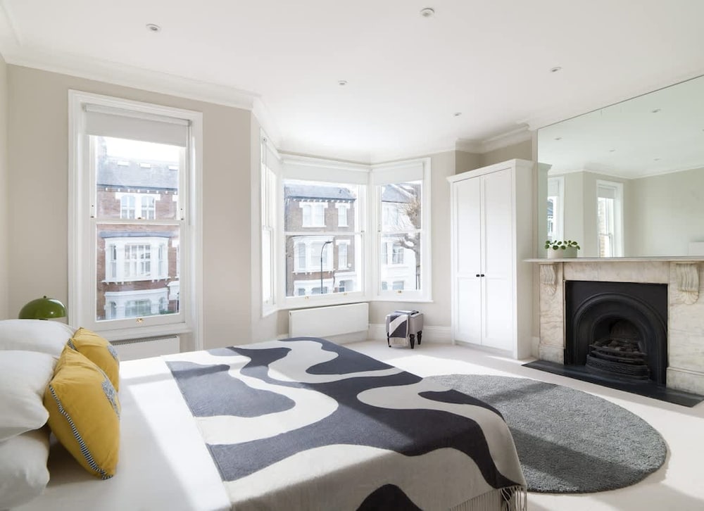 Luxury 5-bedroom Town House in Brook Green Central London